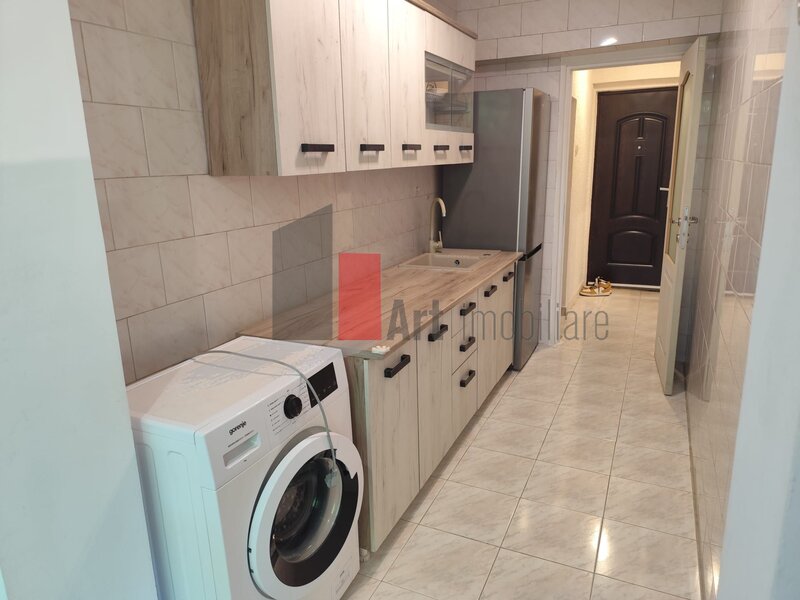 Apartament de vanzare cu 2 camere in zona Pajura.