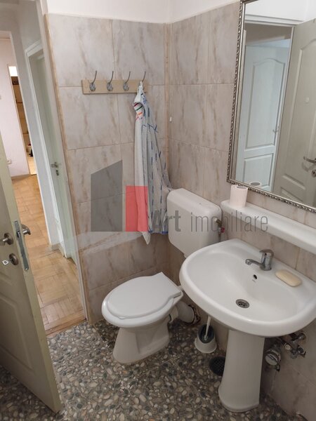 Apartament de vanzare cu 2 camere in zona Pajura.