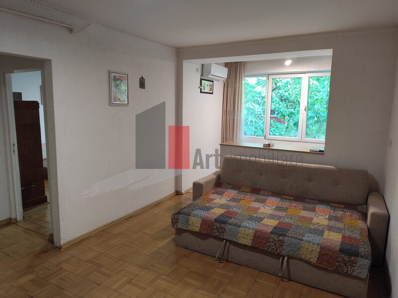 Apartament de vanzare cu 2 camere in zona Pajura.