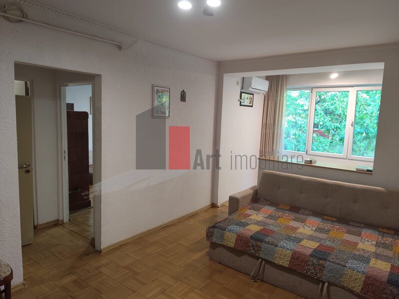 Apartament de vanzare cu 2 camere in zona Pajura.