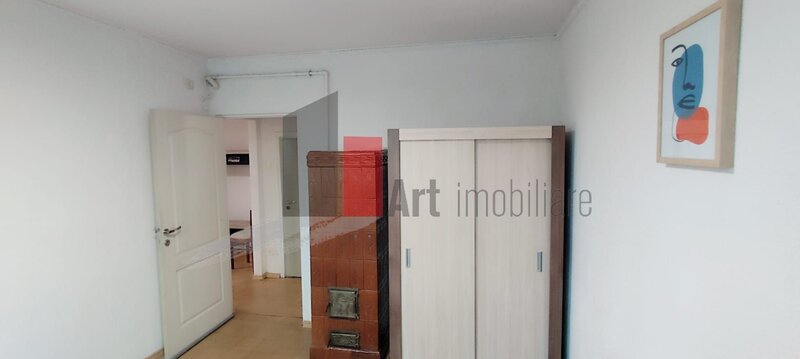 Apartament de vanzare cu 2 camere in zona Pajura.